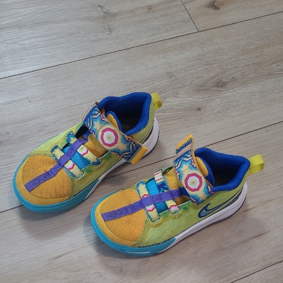 Nike Other - Nike Kids Kyrie Flytraps Sneakers in Yellow and Blue 10.5 C